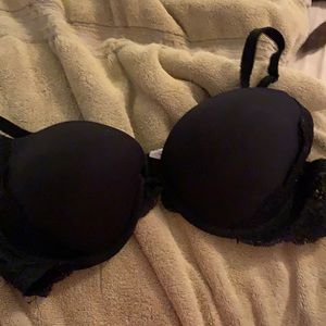 Black Victoria’s Secret bra